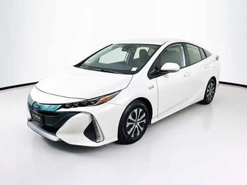 Used 2020 Toyota Prius Prime LE FWD image 3