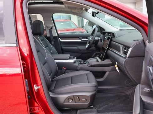 New 2026 GMC Terrain Denali w/ LPO, Floor Liner Package image 32