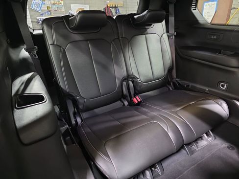 Used 2024 Jeep Grand Cherokee L Limited w/ Luxury Tech Group II image 12