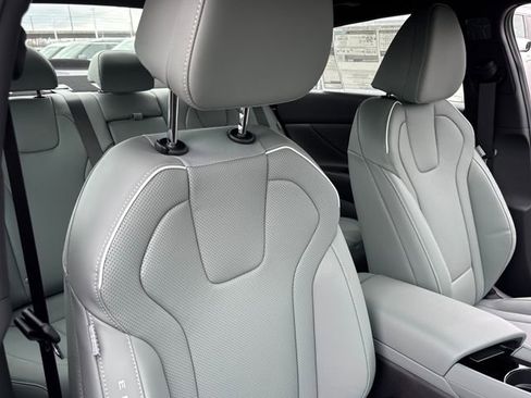 New 2026 Hyundai Elantra Limited FWD image 25