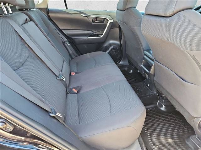Used 2021 Toyota RAV4 LE FWD image 18
