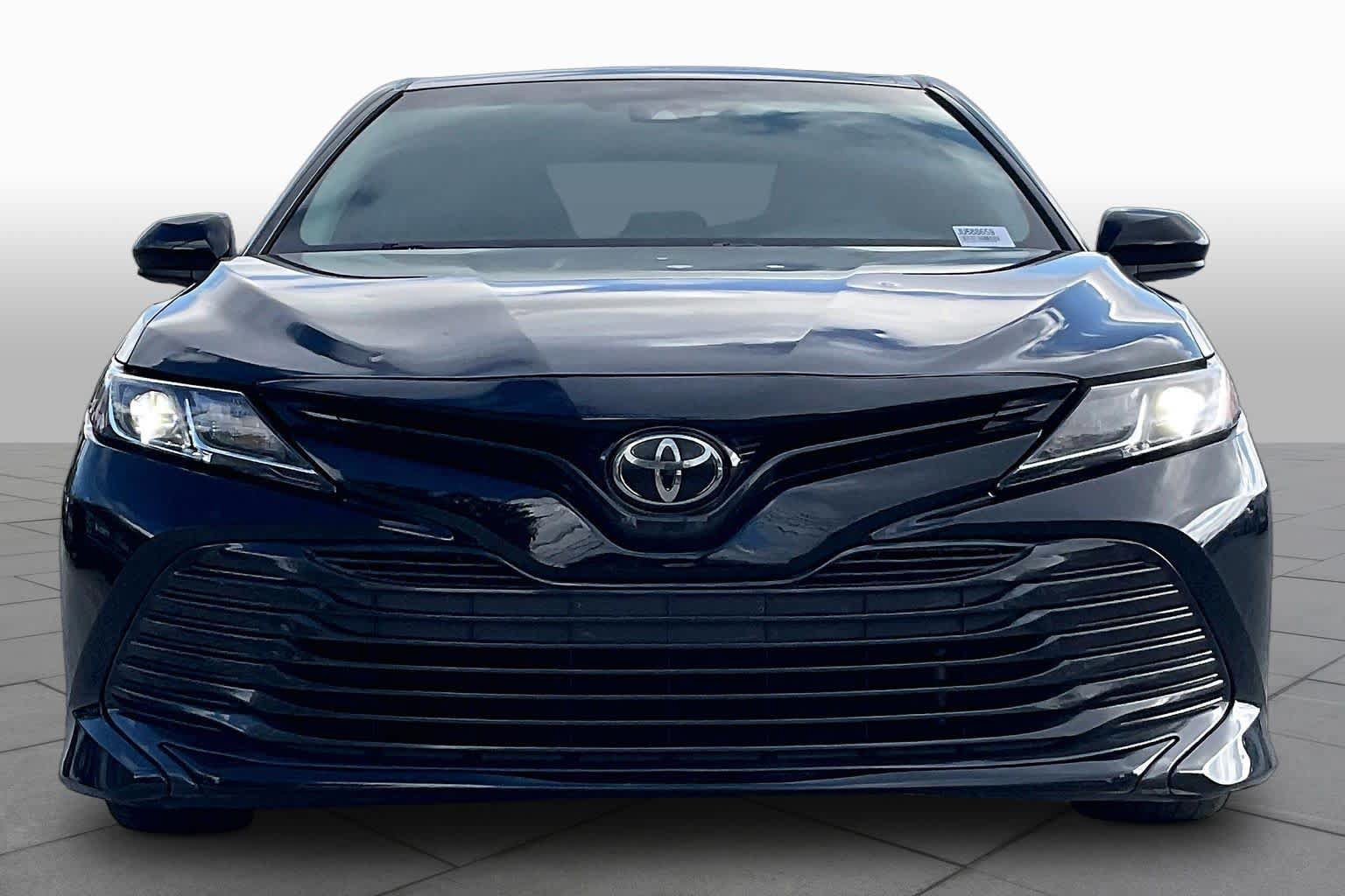 Used 2018 Toyota Camry LE FWD image 3