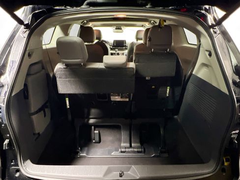 Used 2023 Toyota Sienna XLE FWD image 35
