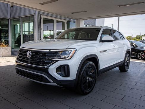 New 2026 Volkswagen Atlas Cross Sport SE FWD image 13