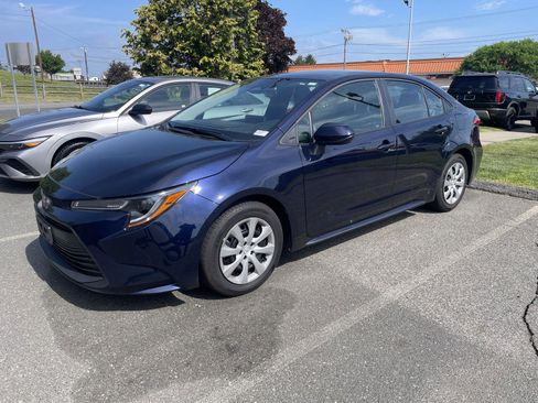 Used 2025 Toyota Corolla LE FWD image 3