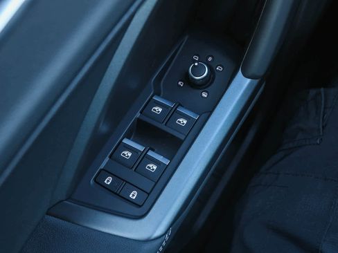 New 2025 Audi Q3 2.0T Premium image 36