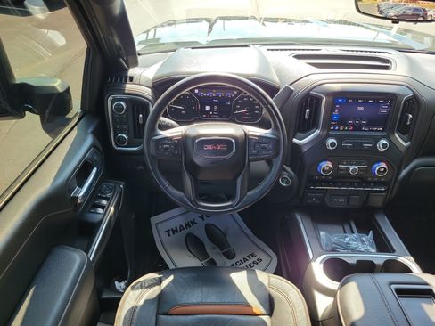 Used 2022 GMC Sierra 2500 AT4 w/ AT4 Premium Plus Package AWD/4WD image 9