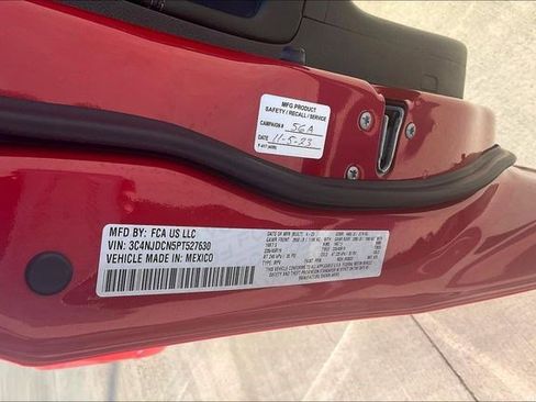 Used 2023 Jeep Compass Limited image 38