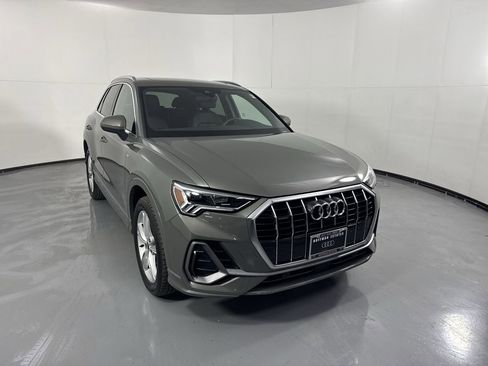 Used 2022 Audi Q3 2.0T Premium Plus w/ Premium Plus Package image 3