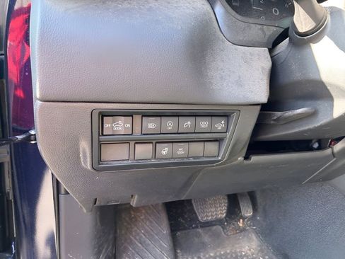 Used 2024 Toyota Tundra Limited AWD/4WD image 25