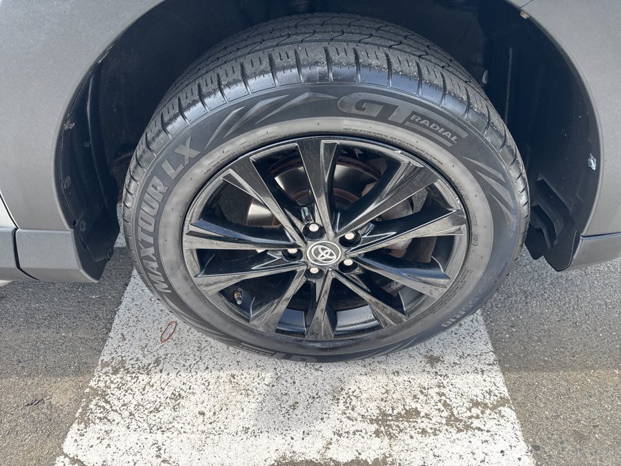 Used 2018 Toyota RAV4 XLE AWD/4WD image 12