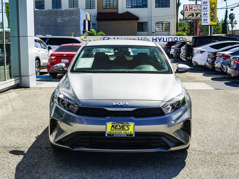 Used 2022 Kia Forte LXS image 2