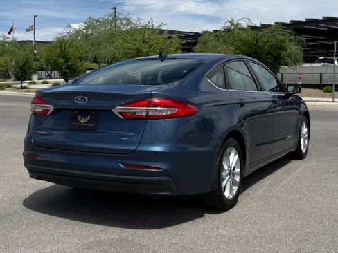 Used 2019 Ford Fusion SE FWD image 4