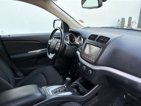 Used 2019 Dodge Journey SE FWD image 29