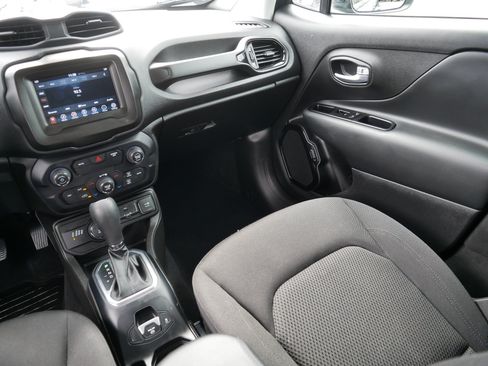Used 2020 Jeep Renegade Altitude AWD/4WD image 11