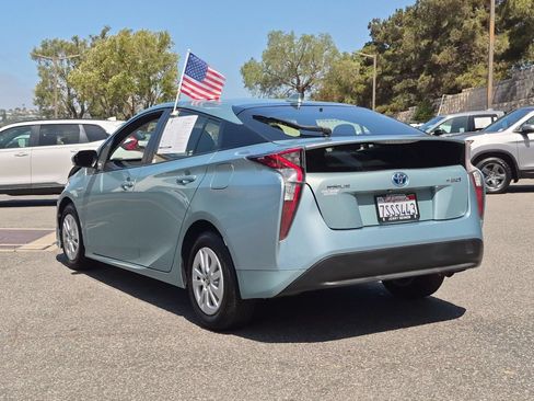 Used 2016 Toyota Prius Two FWD image 3