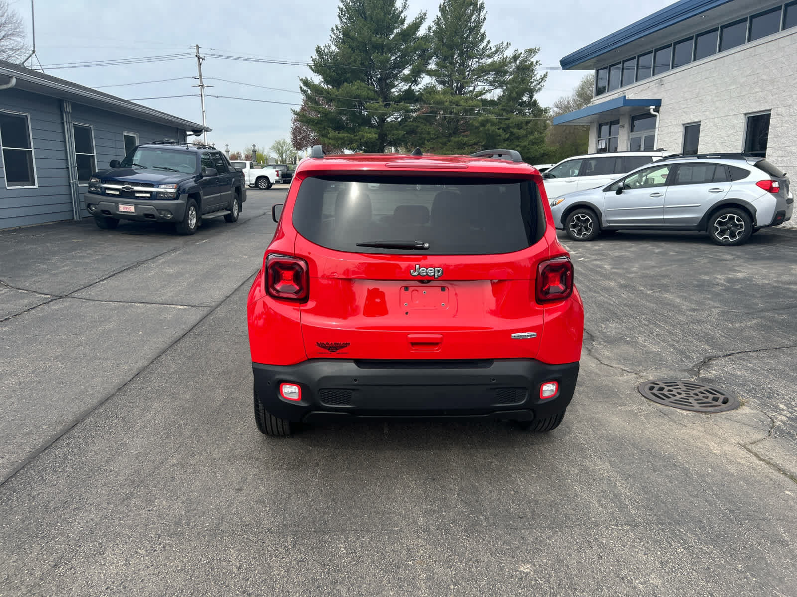 Used 2021 Jeep Renegade Latitude w/ Luxury Group I FWD image 4