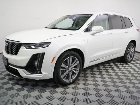 Used 2023 Cadillac XT6 Premium Luxury w/ Technology Package AWD/4WD image 2