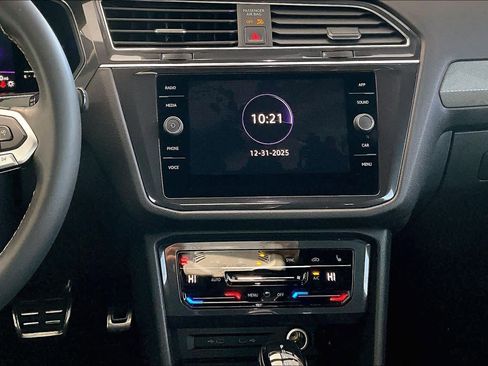 Used 2023 Volkswagen Tiguan SE R-Line image 6