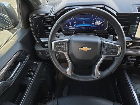 Certified 2025 Chevrolet Silverado 1500 LTZ w/ Technology Package image 35