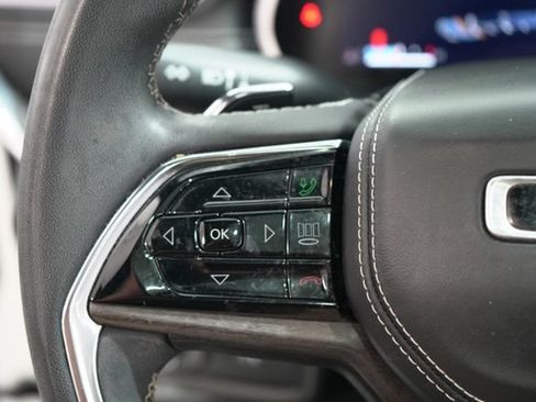 Used 2023 Jeep Grand Cherokee L Overland w/ Luxury Tech Group IV AWD/4WD image 21