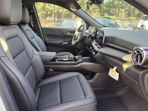 New 2026 Chevrolet Equinox LT w/ Convenience Package II image 11