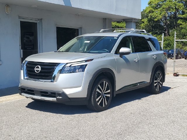 Certified 2025 Nissan Pathfinder Platinum w/ Cargo Package FWD image 13