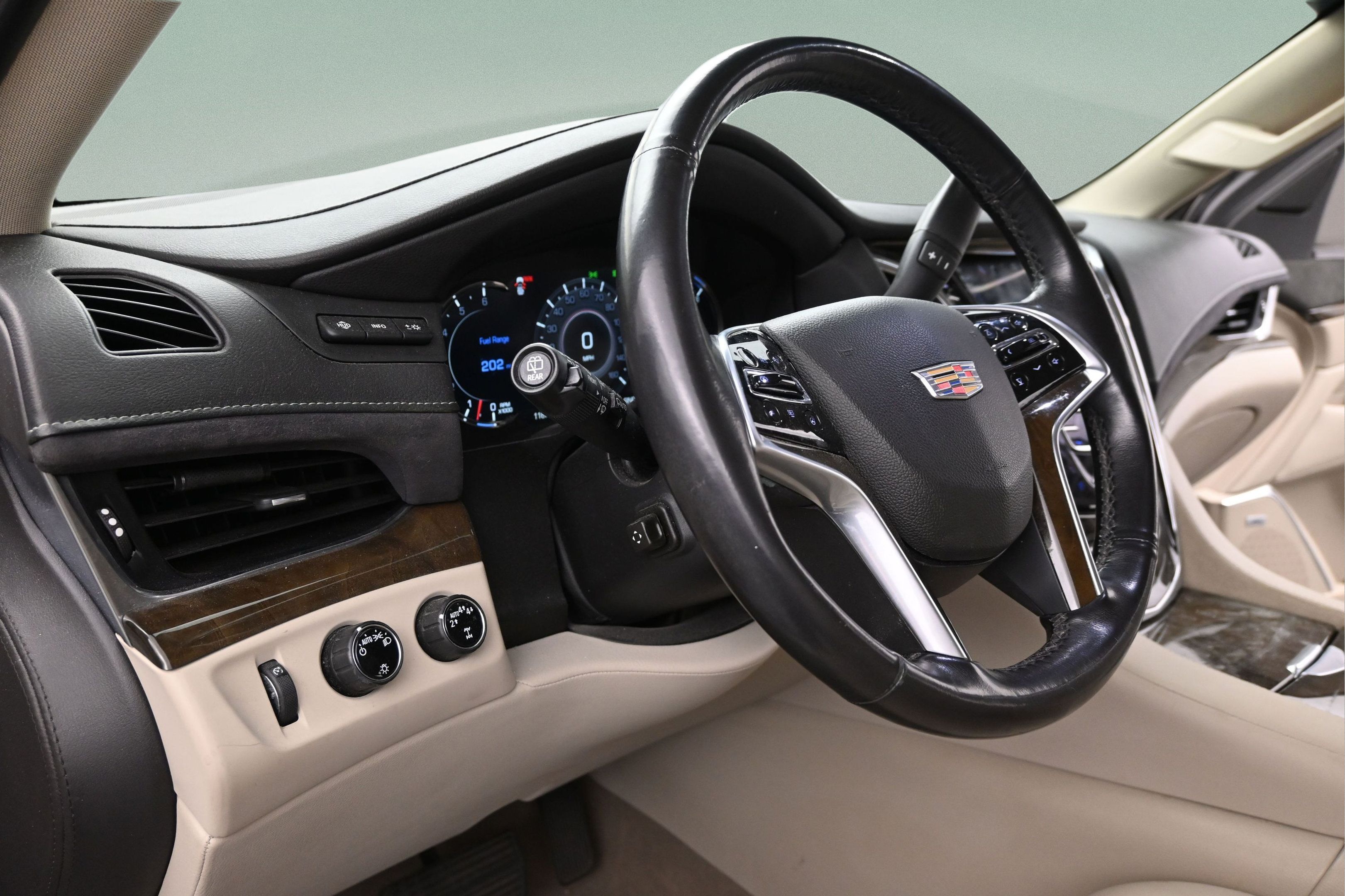 Used 2019 Cadillac Escalade Luxury w/ LPO, Radiant Package AWD/4WD image 12