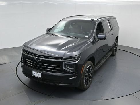 Used 2025 Chevrolet Suburban RST image 29