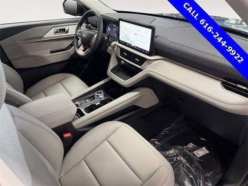 New 2026 Ford Explorer Active w/ Active Comfort Package image 6