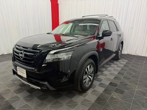 Used 2023 Nissan Pathfinder SL w/ Lighting Package (N92) AWD/4WD image 3