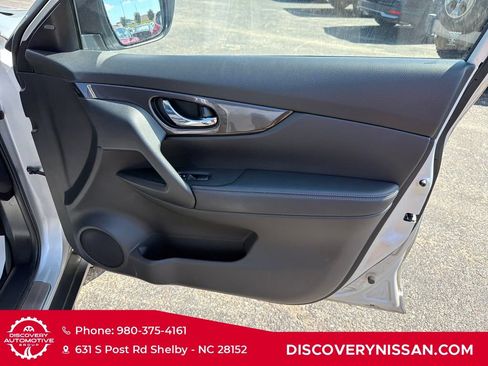 Used 2019 Nissan Rogue SV w/ Premium Package FWD image 38