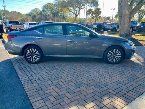 Used 2025 Nissan Altima 2.5 SV image 6