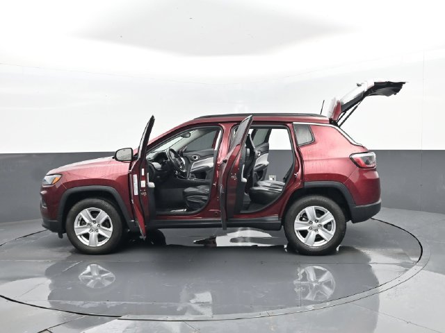Used 2022 Jeep Compass Latitude AWD/4WD image 29