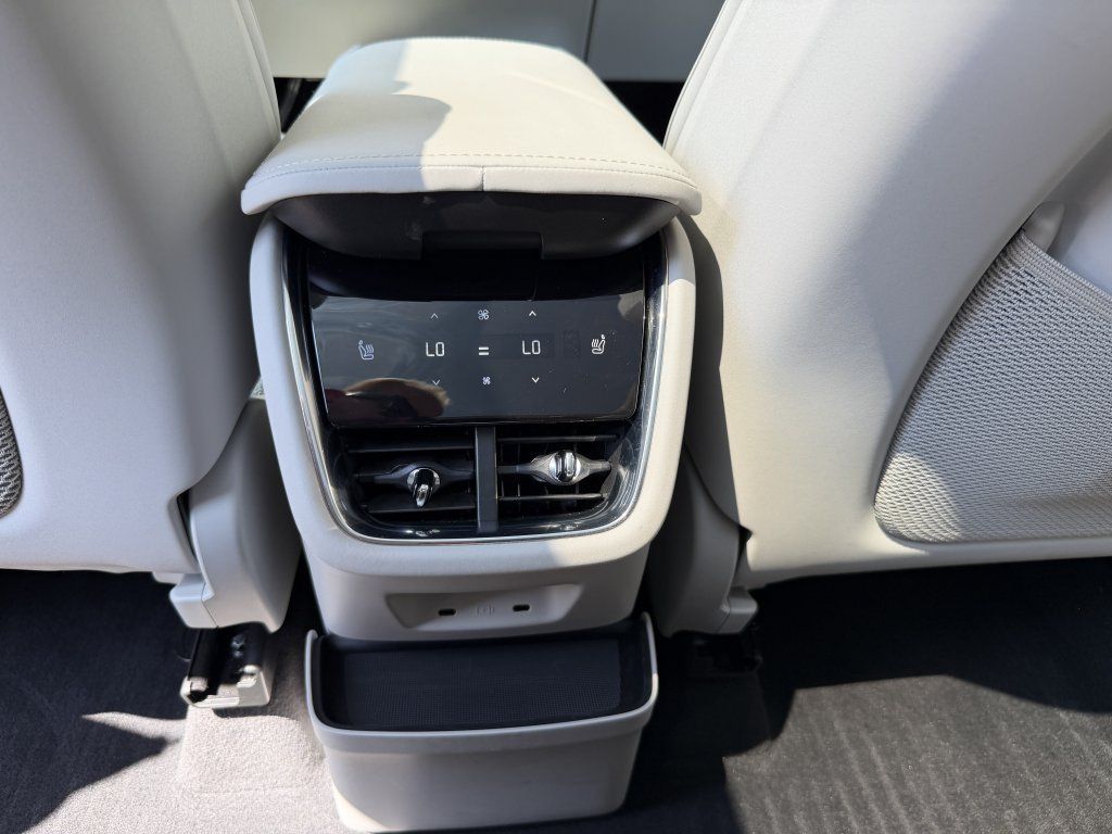 Used 2025 Volvo EX90 Plus AWD/4WD image 33
