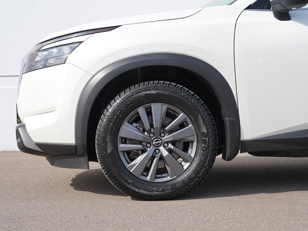 Used 2023 Nissan Pathfinder SV AWD/4WD image 13