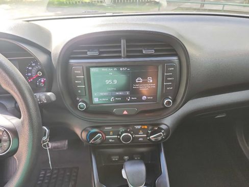 Used 2022 Kia Soul LX w/ Technology Package image 21