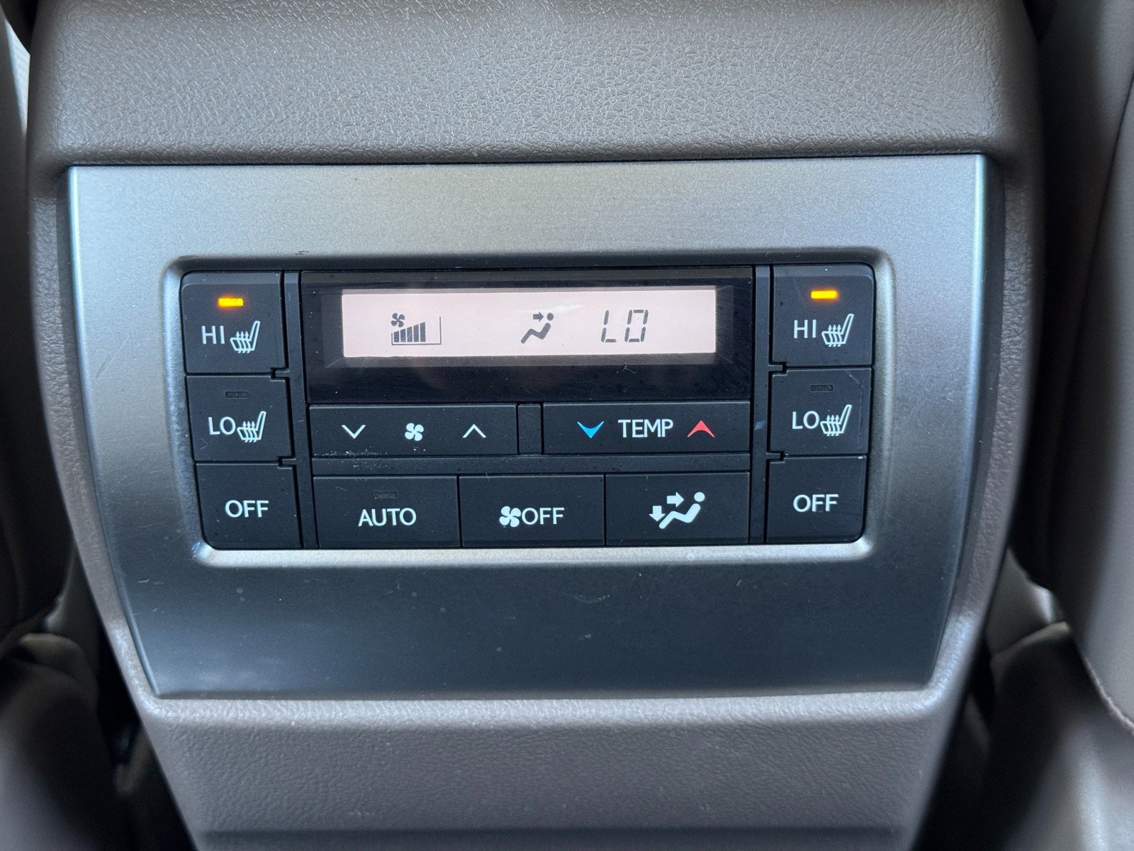 Used 2023 Lexus GX 460 Premium w/ Accessory Package AWD/4WD image 37