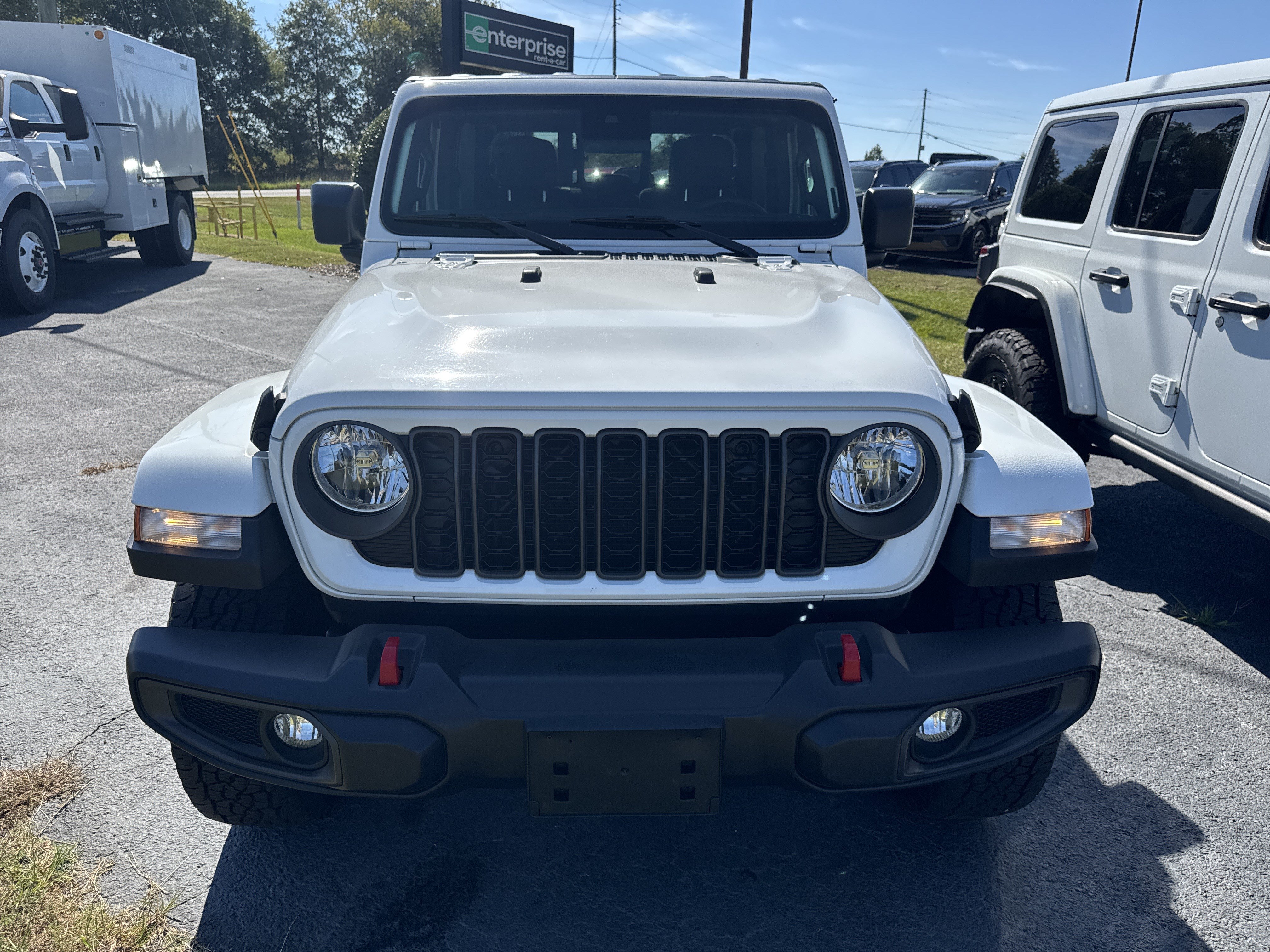 Used 2024 Jeep Gladiator Sport AWD/4WD image 3