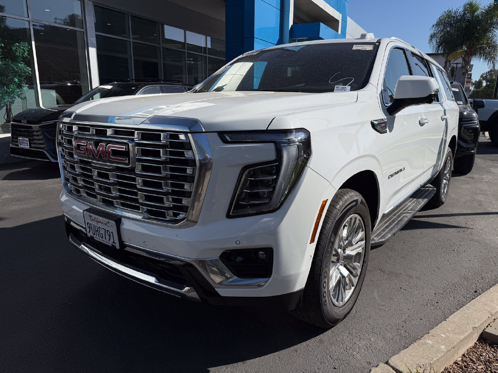 Used 2025 GMC Yukon XL Denali AWD/4WD image 2