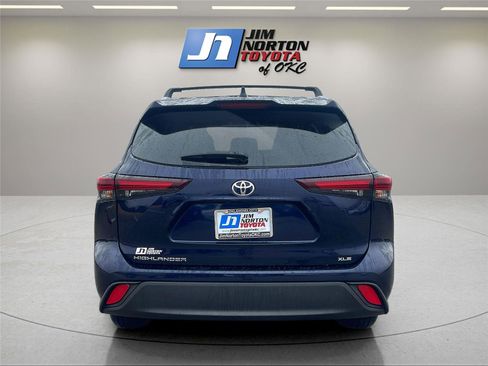 Used 2025 Toyota Highlander XLE image 6