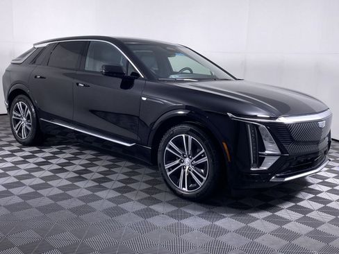 New 2025 Cadillac Lyriq Luxury w/ LPO, Floor Liner Package image 40