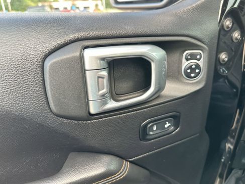 Used 2020 Jeep Wrangler Unlimited Sahara image 13