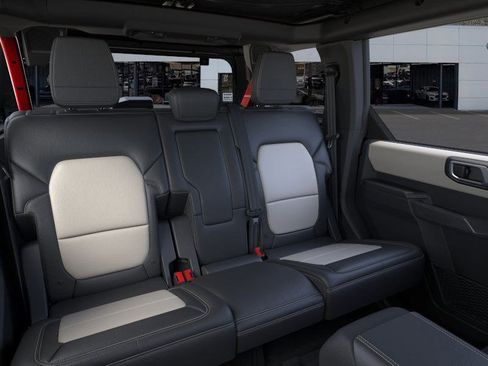 New 2026 Ford Bronco Outer Banks w/ Sasquatch Package image 11