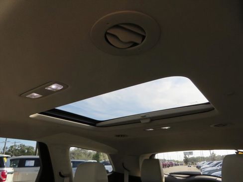 Used 2020 Buick Enclave Essence image 26