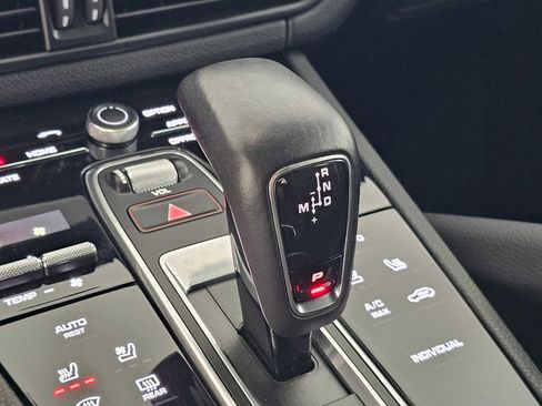 Used 2022 Porsche Cayenne Platinum Edition image 30