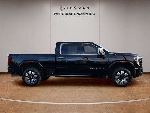 Used 2024 GMC Sierra 3500 Denali w/ Denali Reserve Package image 4
