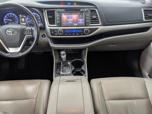 Used 2019 Toyota Highlander XLE image 15
