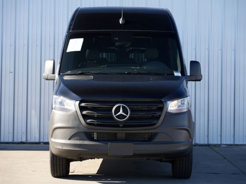 Used 2024 Mercedes-Benz Sprinter 2500 image 7