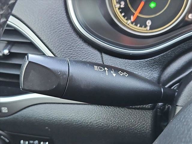 Used 2019 Jeep Cherokee Limited w/ Technology Group FWD image 15